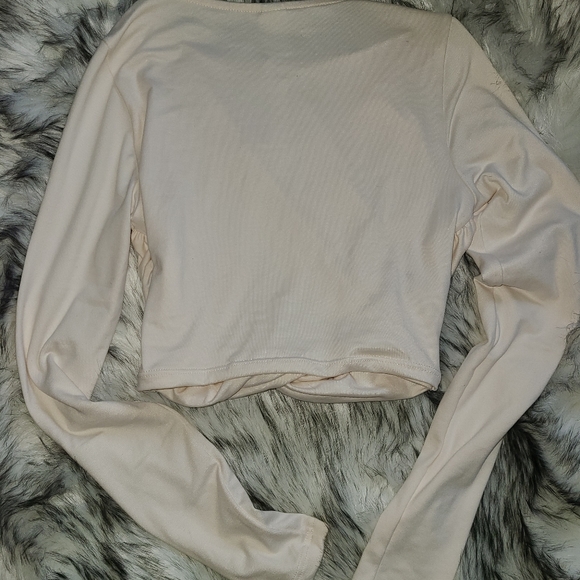 🔴SOLD🔴Natural bone long sleeve crop top - Picture 2 of 3